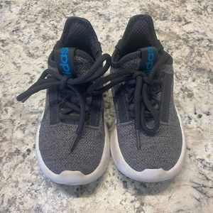 Boys Adidas cloud foam tennis shoe